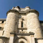 Châtelet du donjon surmonté par le campanile